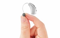 補聴器の価格は片耳で5万円〜50万円程度といわれています（補聴器センターアイ提供）