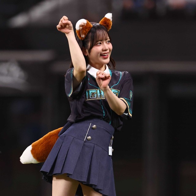 きつねダンスを踊る川村結衣
