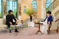 23日放送の「徹子の部屋」に出演する阿部寛（左）と司会の黒柳徹子＝テレビ朝日提供