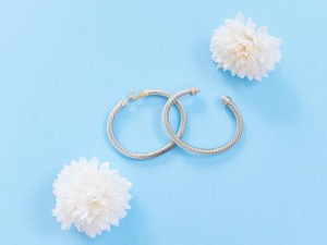 別れてから、お揃いのプレゼントなんてバカ。忘れることができないじゃん