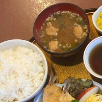 「1,000円ぐらいにアレンジしてください」という注文で提供された、豪華すぎる「卵かけご飯定食」／ぶりしょの5円くん（@5yen_goen）提供