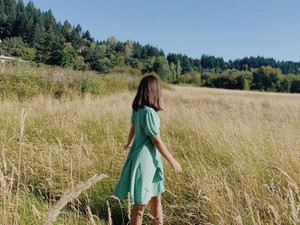 母が選んだ水色のワンピースは、武器となり、私服となり私に寄り添う