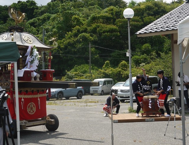 天領太鼓保存会による太鼓の奉納（筆者撮影）