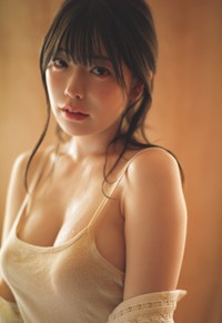 「週プレ」21号に登場した塩見きら©細居幸次郎／集英社