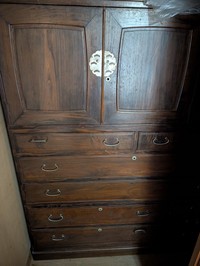 残されたままの先住者のおばあさんのタンス／リーゼント農家キノさん（@kinoko0214）提供