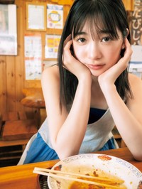 「週刊少年マガジン」（講談社）2025年7月30日発売号に登場した今森茉耶＝撮影／細居幸次郎、スタイリング／ melon、ヘアメイク／佐藤ありさ、コーディネート／福澤卓弥、デザイン／松本麻実（GROSVENOR design.）、撮影協力／ Hostel ＆ Bar CAMOSIBA