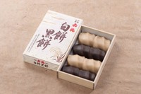 「白餅黑餅」（赤福提供）