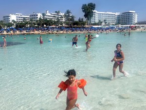 地中海のリゾート地キプロスに世界各国が向ける「重大関心」