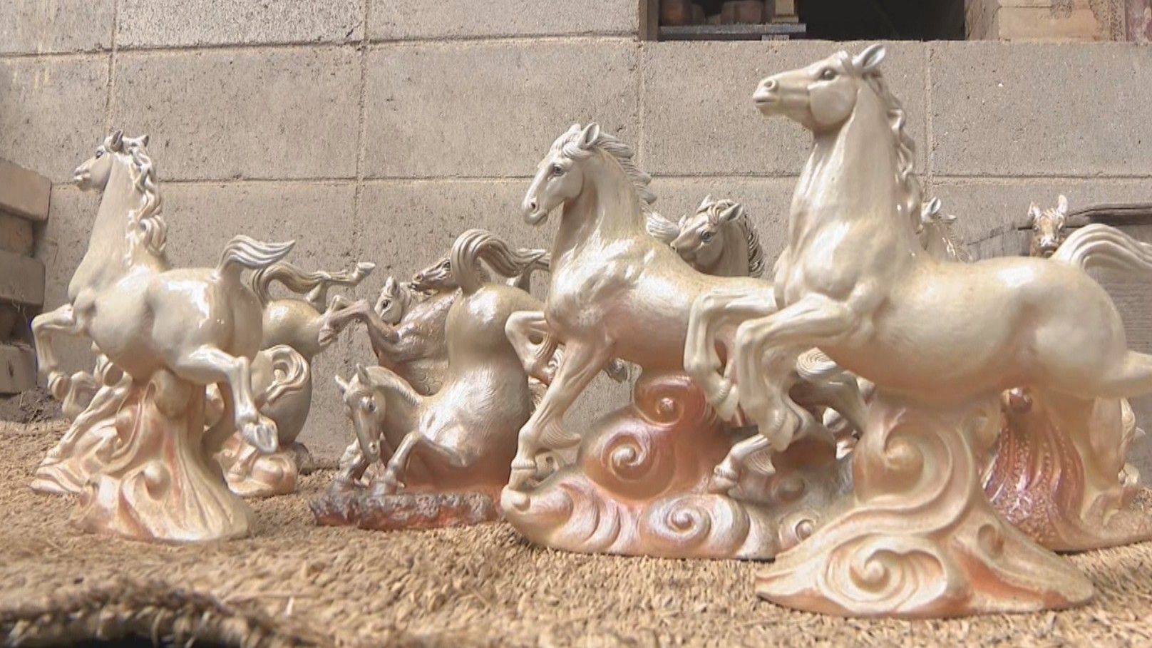 備前焼　馬　置物 備前焼作家が2026年の干支・馬の置物を窯出し「飛躍の年に」 岡山