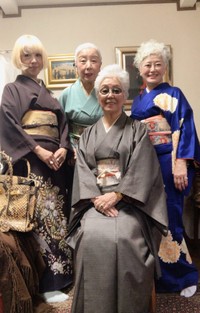 着物姿で集まった4人／島崎真代さん（@masayoshimazaki）提供