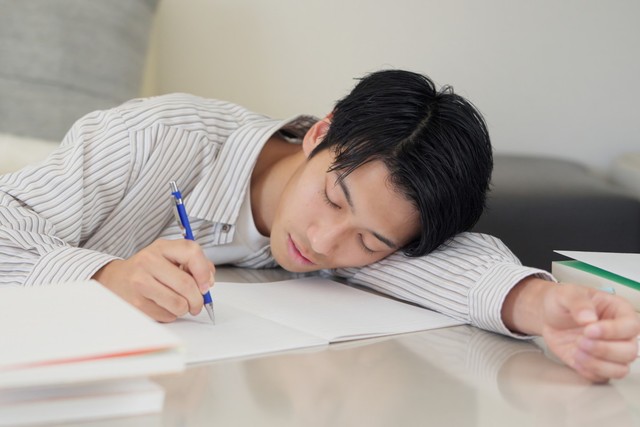 東大の在籍者・卒業者の約4人に3人が受験期に「7時間以上」の睡眠を確保　※画像はイメージです（mapo/stock.adobe.com）