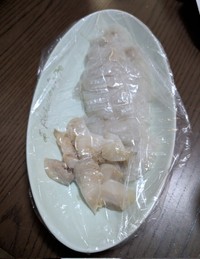 ラップをかけたお皿、と思いきや…（提供：ワイルド嫁はん（道産子𓆡）さん）