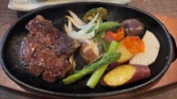 オリーブ牛と季節野菜の鉄板焼き　香川・愛媛せとうち旬彩館 提供