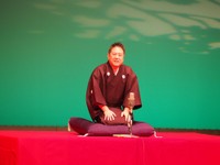 「第17回社会人落語日本一決定戦」決勝で落語を披露する痛風亭ゐたたさん