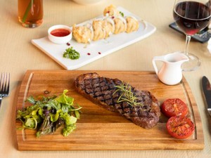 タレかけごはんで満足した少女は、赤身肉なしに生きられない女に