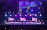 　新チームお披露目コンサートで熱唱するＡＫＢ４８チームＡ（撮影・開出牧）