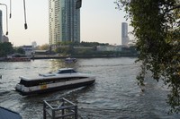 チャオプラヤ川を走る電動フェリー 