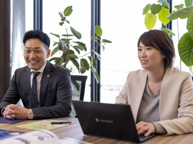 191898 税理士法人アイユーコンサルティング2 会議中