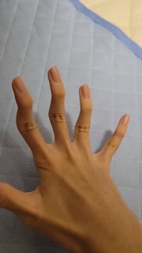 まったく理解できない指の形