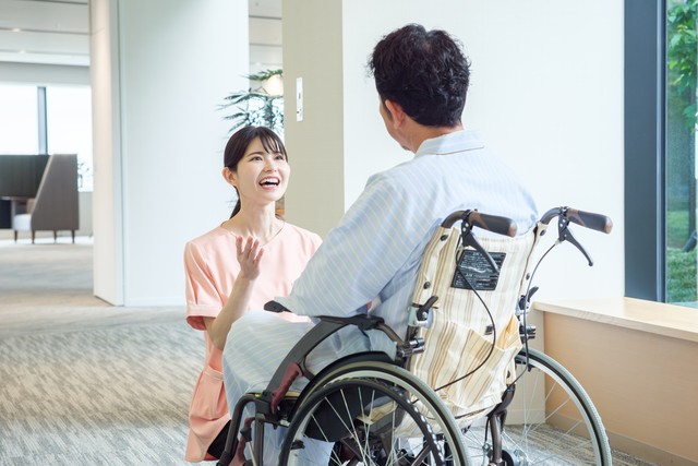 入院中に相談することで不安を軽減※画像はイメージです（taka/stock.adobe.com）