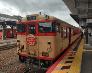 みまさかスローライフ列車（提供：JR西日本）