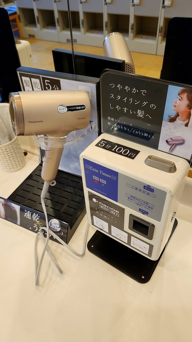 これまではドライヤーを施設で購入していたが、1月21日より導入したドライヤーはメーカーからのリース。使用料金の半分は、リース料金としてメーカーに支払います（画像：天然温泉　清児の湯　Xより）