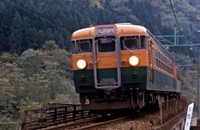 大垣夜行に使われていた165系(Paylessimages/stock.adobe.com)