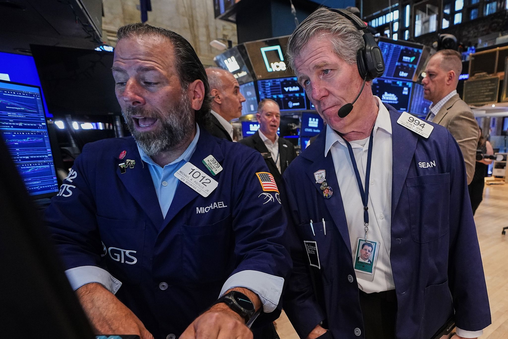 U.S. Stocks Plummet Amid Concerns Over Potential Interest Rate Hike by the Federal Reserve This Year U.S. Stocks Plummet Amid Concerns Over Potential Interest Rate Hike by the Federal Reserve This Year