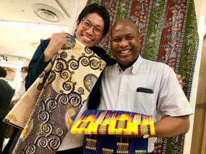 アフリカ布と京都の伝統技法を融合　トーゴ支援の独創ビジネス、中須俊治さんが大けが