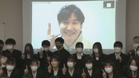 高松第一高等学校の生徒と南原清隆さん