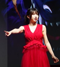 TGS2026に赤のドレス姿で登場したえなこ