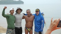 ゴール後の記念撮影(右から2番目がミュナトネスさん)