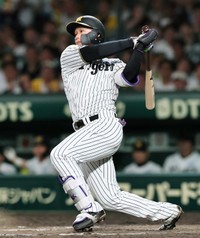 サヨナラ弾を放った森下翔太＝2026年5月20日撮影