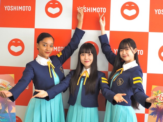 夏公演を前に意気込む少女歌劇団ミモザーヌの（左から）すずき みあい ムェンドワ、いわむらゆきね、ちばひなの