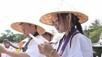 遍路体験する外国人