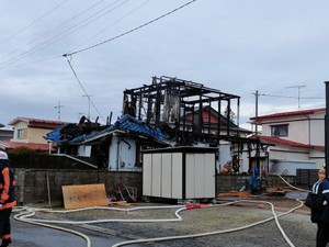 【速報】住宅全焼　焼け跡から１人の遺体　宮城・大崎市