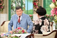 「徹子の部屋」  （右から） 黒柳徹子、小林旭＝テレビ朝日提供