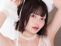 「BEEEEM」3号に登場したすずら（撮影：江嶋綾恵梨　撮影協力：河邉有実莉　スタイリスト：馳尾潤子（Jstyles）　ヘアメイク：yukky（oddcolor）、安藤沙樹　提供：BEEEEM編集部）
