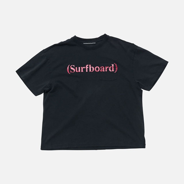 着る人の個性を雄弁に語る、<br>ストックホルム サーフボード クラブのTシャツ。