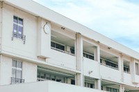 保護者との関係性に頭を悩ます教員は多い　※画像はイメージです（stock.adobe.com）