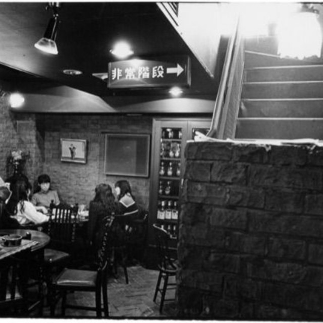 1990年頃のジャズ喫茶「DUG」の店内（書籍「新宿DIG DUG物語」より）