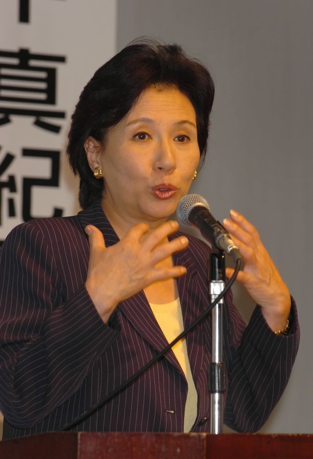 若き日に演劇に打ち込み、政界でも存在感を発揮した田中真紀子元外相（2005年撮影）