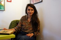 ルーマニアの環境NGOの広報担当アンドレア・ペトルツさん=2024年4月26日、ブカレスト、荒ちひろ撮影