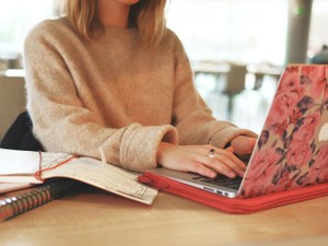 私にもファンがいる。そう思うと文章を紡ぐ力になり、指が動き始める