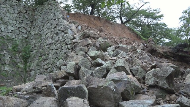 鶴山公園　27日から開園へ　崩れた石垣の周辺は立ち入り禁止　岡山・津山市