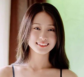 澄田綾乃デジタル写真集『アイスキャンディーが溶けるまで』（撮影：熊谷 貫、発行：ワニブックス）