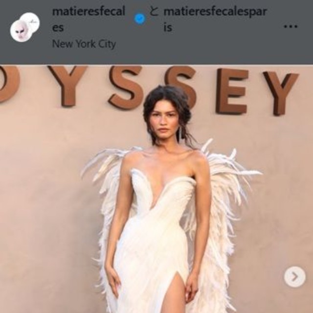 天使の衣装で登場したゼンデイヤ＝マティエール・フェカルのインスタグラム＠matieresfecalesより