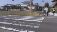 丸亀市綾歌町富熊の市道で警察などが現地調査