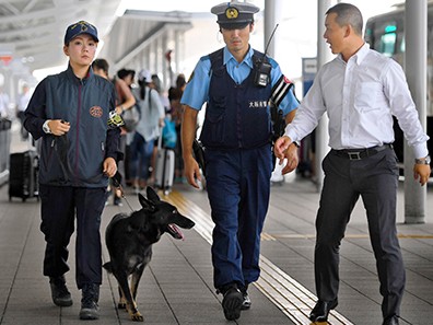 火薬のにおい、かぎわける！　大阪府警が専属の警備犬を導入