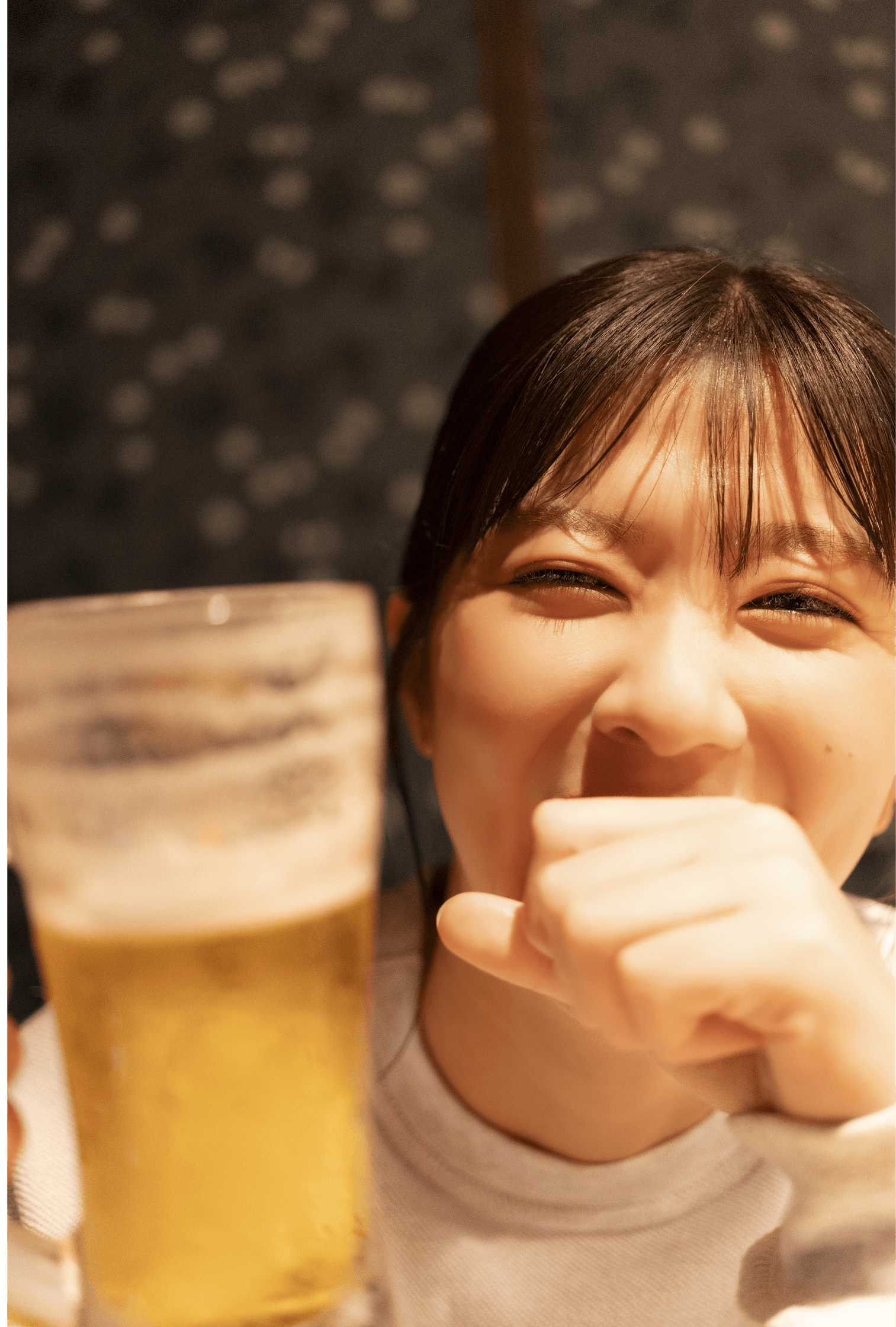 清水麻璃亜の1st写真集（KADOKAWA）より＝撮影・佐藤佑一